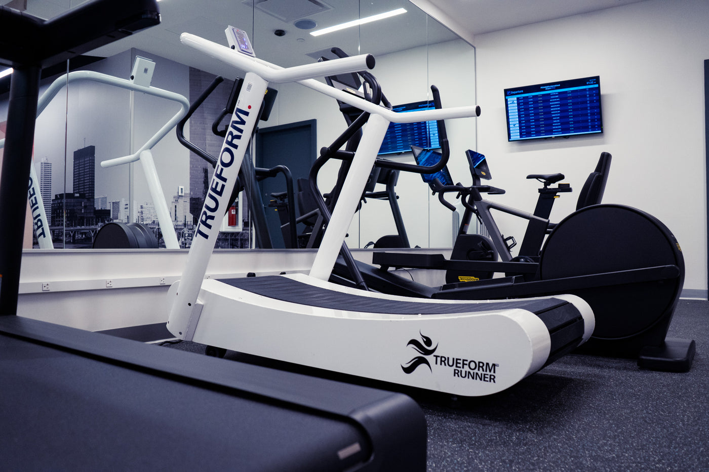 Trueform TRUEFORM.RUNNER™ Curved Treadmill – TrueForm Runner